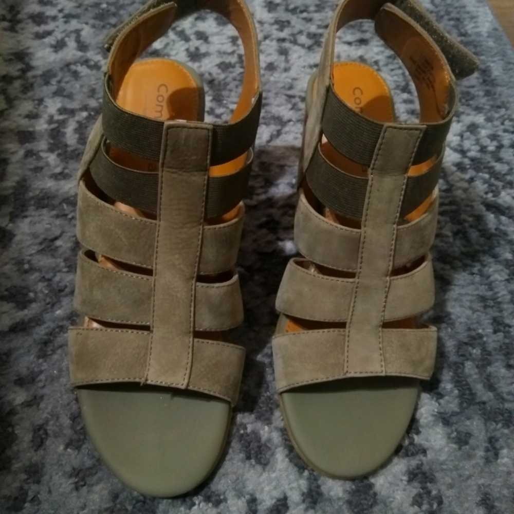 Comfortiva very comfy block heels in army green